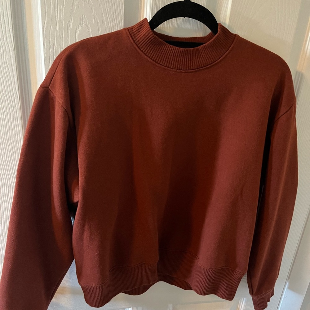 Pullover sweater